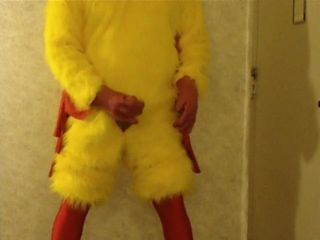 Мастурбация крупным планом в костюме курицы