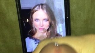 Éjaculation sur le visage sexy de Katusha Lobanova