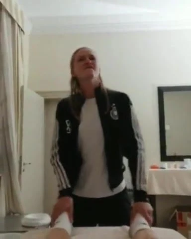 Alex Popp tanzt