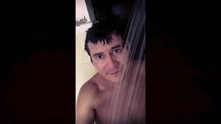 Foxdude11 принимает душ и дрочит