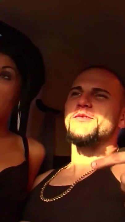Zadivljujući trenutak iz filma "Tri tipa se prstaju za ženu"