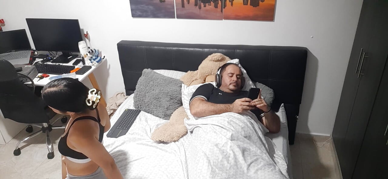 أحث صديقي على ممارسة الجنس.