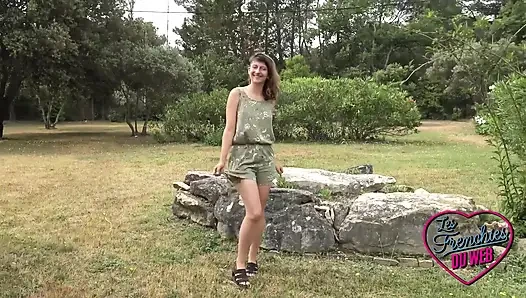 Melany büyük yaraklı bir adam tarafından sikiliyor