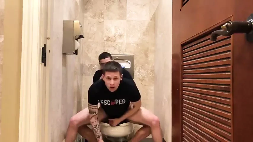 bb public under the stall