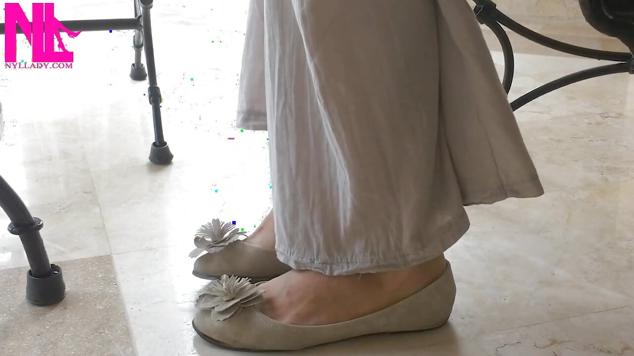 Ballet Flats sapateando descalça