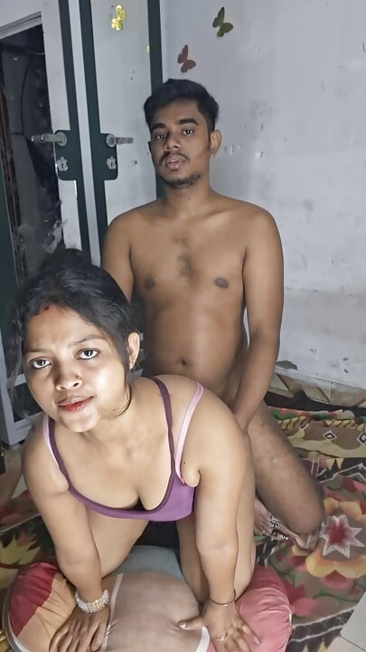 Sweetmegha bhaartiy bhaabhi apni choot ko ungli se bahkaati hai aur devar ne use poori raat haardakor hindi diyo seks karte hue pakra