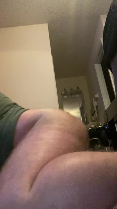 Grande bunda branca salta no vibrador bbc