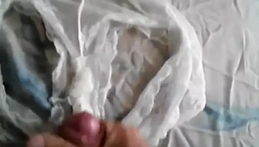 kiracının beyaz dantelli külot üzerinde Cumming