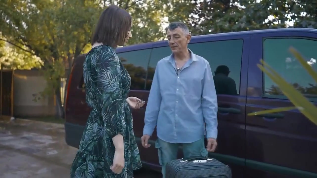 豊満なドクターの誘惑とワイルドなベッドルームセックス