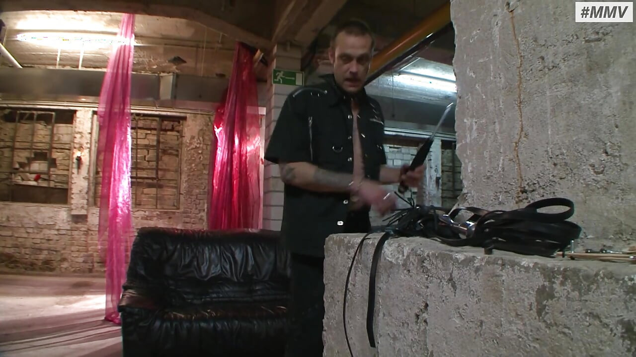 Alman ateşli sarışın bdsm köle kız