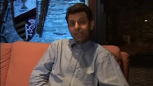 İki güzel lezbiyen için dildo mastürbasyonu ve orgazm