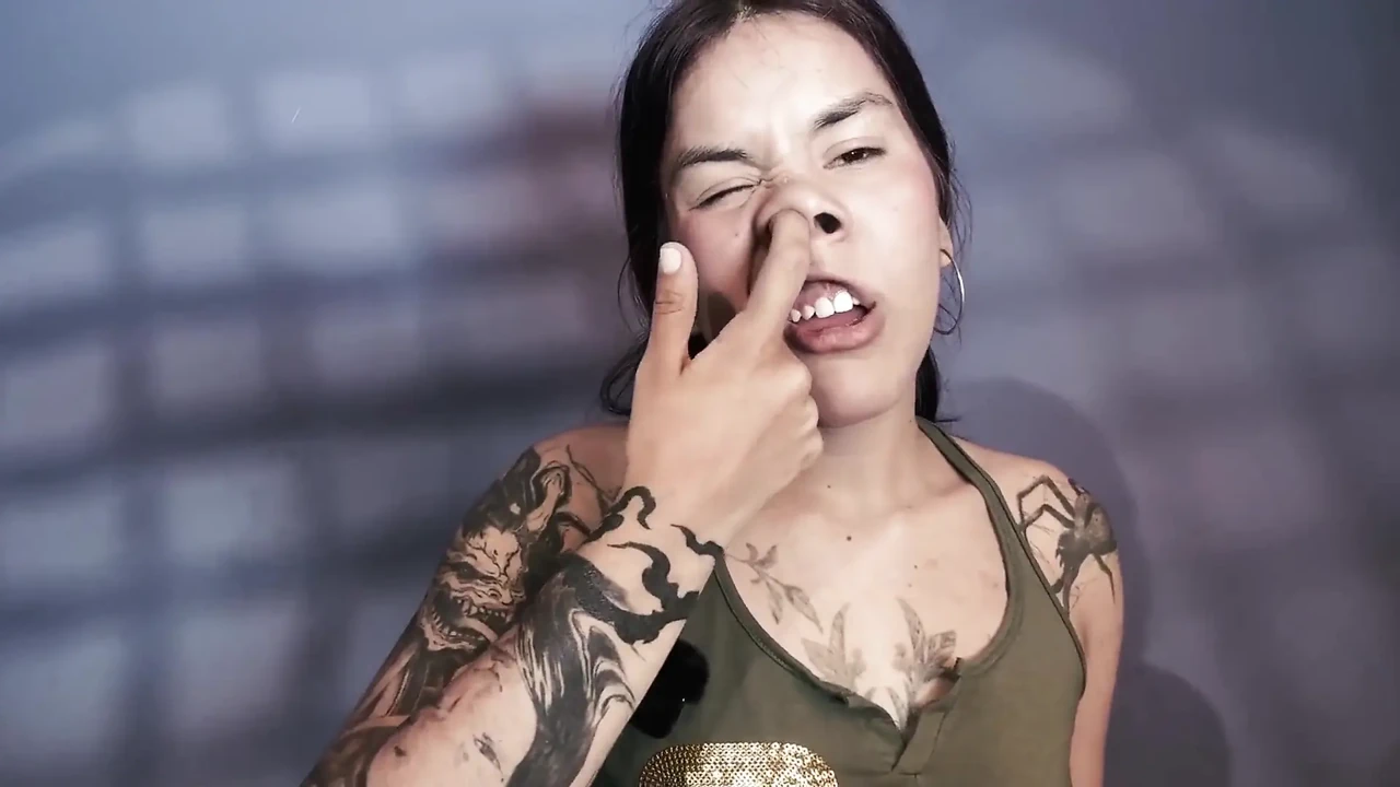 我挑我的鼻子