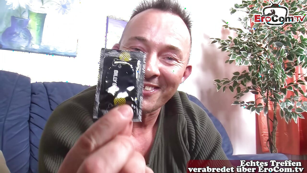 Người phụ nữ Đức hướng nội tiếp cận trên đường phố để làm tình