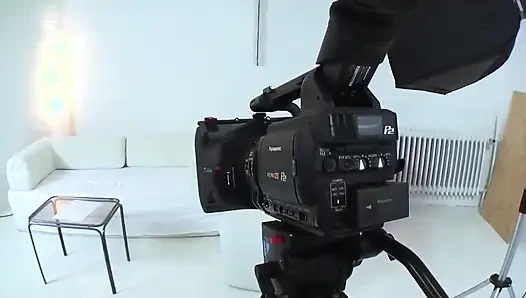 Böyle heyecan verici tıraşlı amcık fahişesi hiç görmedim!!