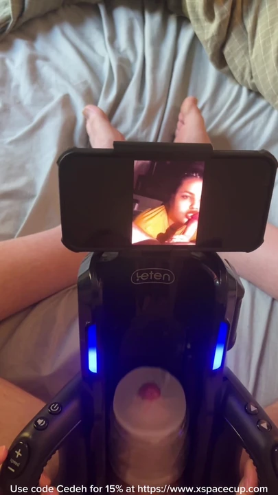 Gedenkwaardig moment uit "Auto Stroker drains premature pornoverslaafde"