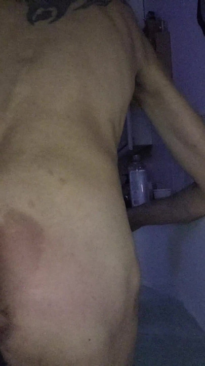 Okşuyor, Azdırıyor, Anal Oyun Ve Küvette Boşalma