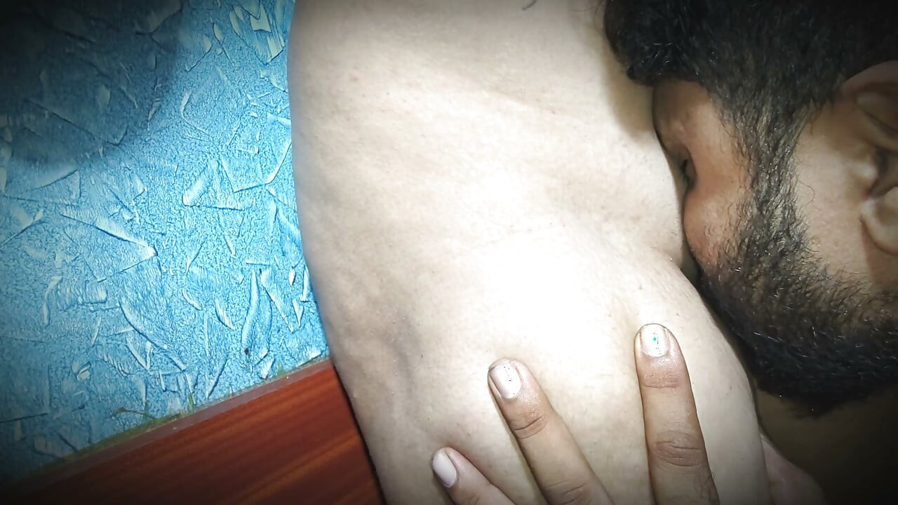 Jaiksan dvara chkalet sirap se stanon par chaatne vaala seksual gem ple