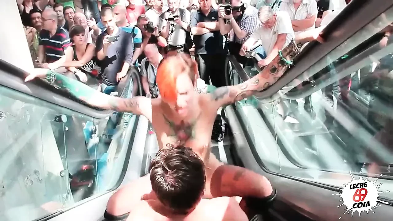 LECHE 69 Real Public Sex with a dirty slut