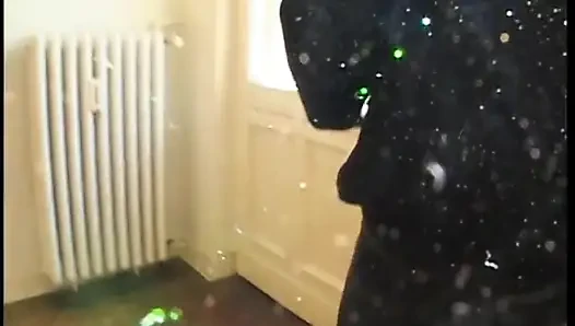 Geile blonde milf bläst schwarzen schwanz, während ihre fotze geleckt wird