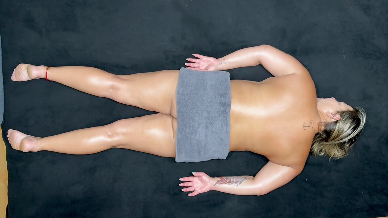 A Rich, Sensual Massage Ends in Sex and Masturbation Until Climax.