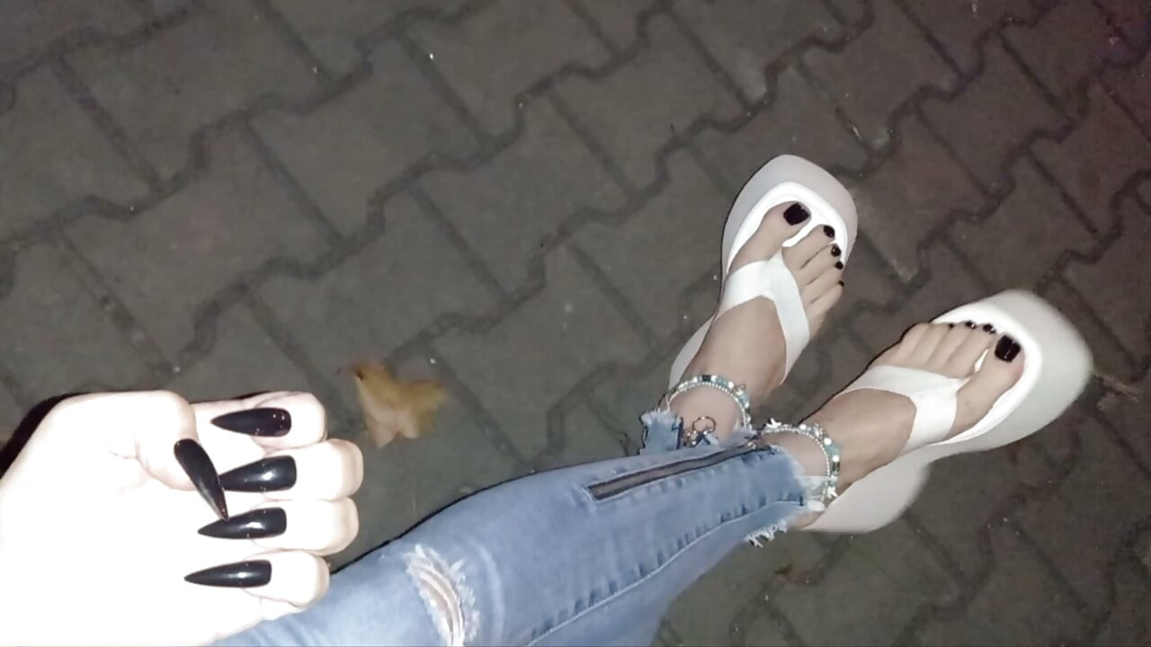 Night walk in my ripped skinny jeans & ultra-high white platform flip-flops, showing off my painted toes