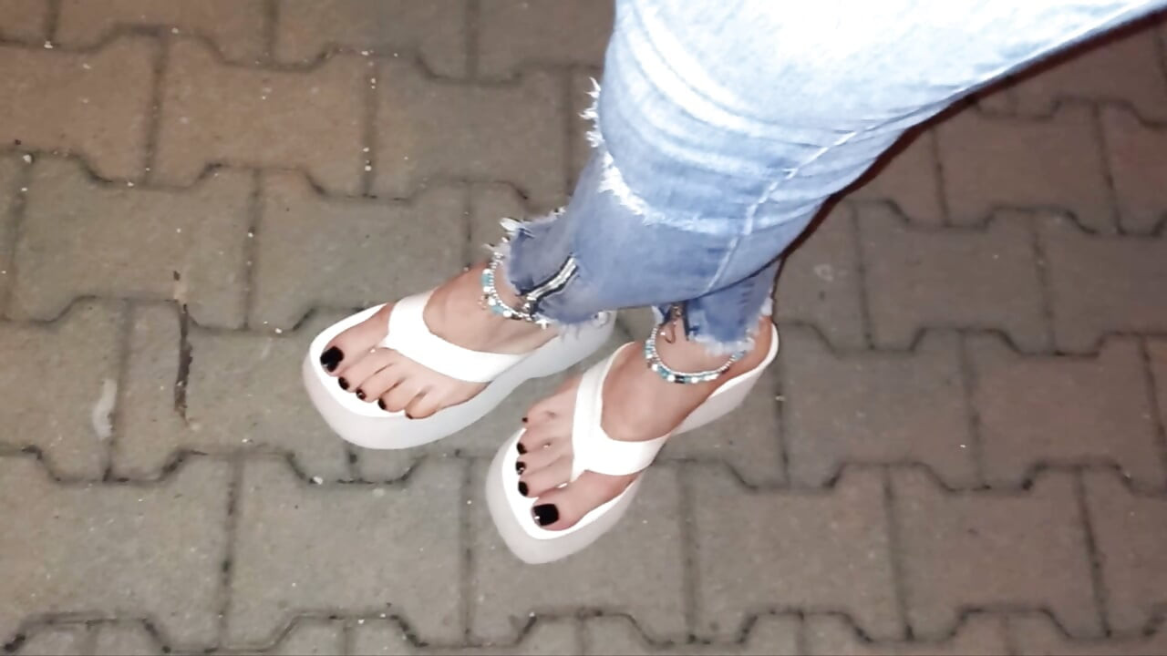Night walk in my ripped skinny jeans & ultra-high white platform flip-flops, showing off my painted toes