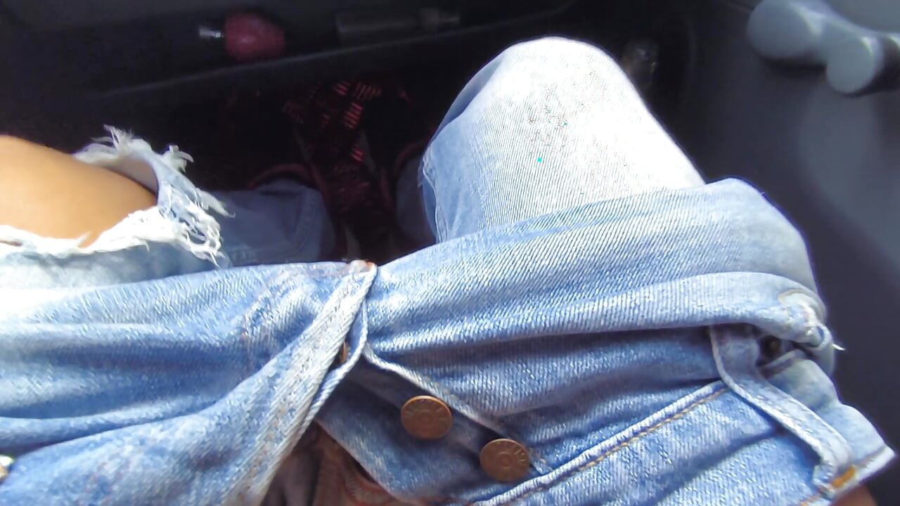 Die stiefschwester gibt ihrem perversen stiefvater einen leckeren blowjob auf der straße