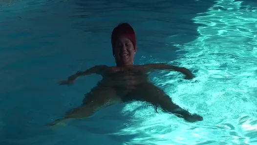 Annadevot - Naked swim in the pool