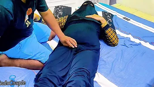 Gadis berhijab menunjukkan memeknya tetapi saudara tiri memilih lubang yang salah.