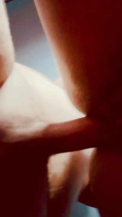 Matură sexy păroasă dolofană este futută în timp ce soții sunt la serviciu