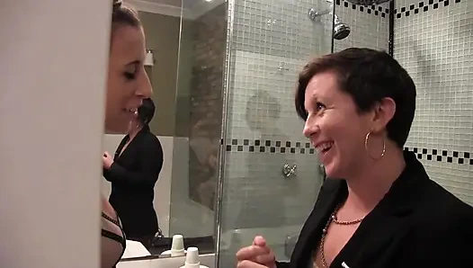 Ateşli lezbiyen sürtükler harika iş başında