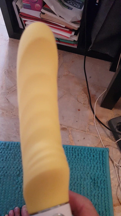 YELLOW DILDO