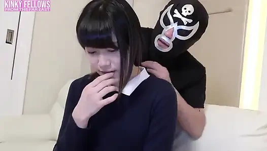 Uzun boylu, ince, uzun bacaklı güzel, sınırlı deneyime sahip utangaç, ilk ham dölleme anını paylaşıyor