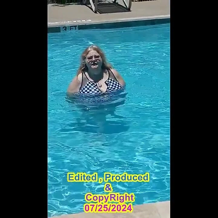 האחות ויקי לובשת דמקה לבריכה