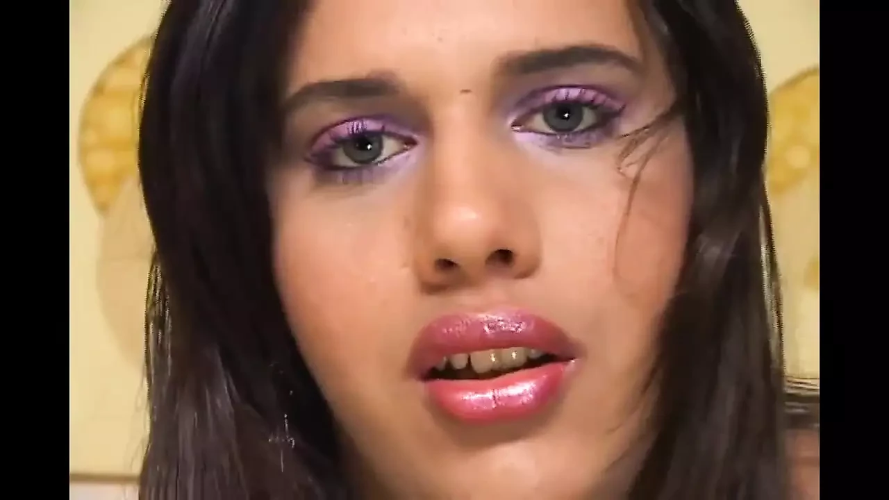 Nice transexual loves to suck huge cock...