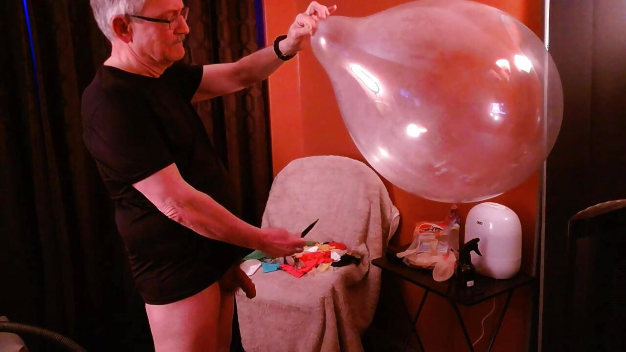 150) Kinky Fun w Big Round Clear Balloon af Daddy