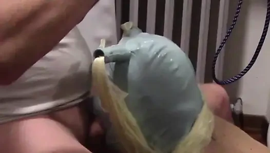 Sarı iki kuyruklu MILF ağzına alıp boşalıyor