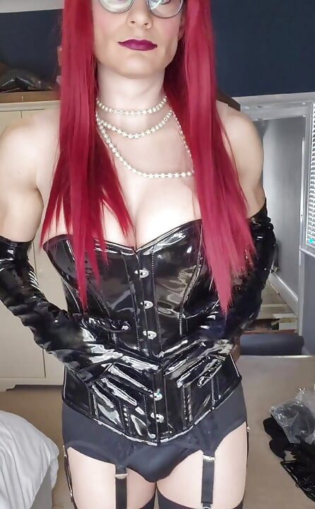 Feel soo filthy whenever I wear my PVC opera gloves