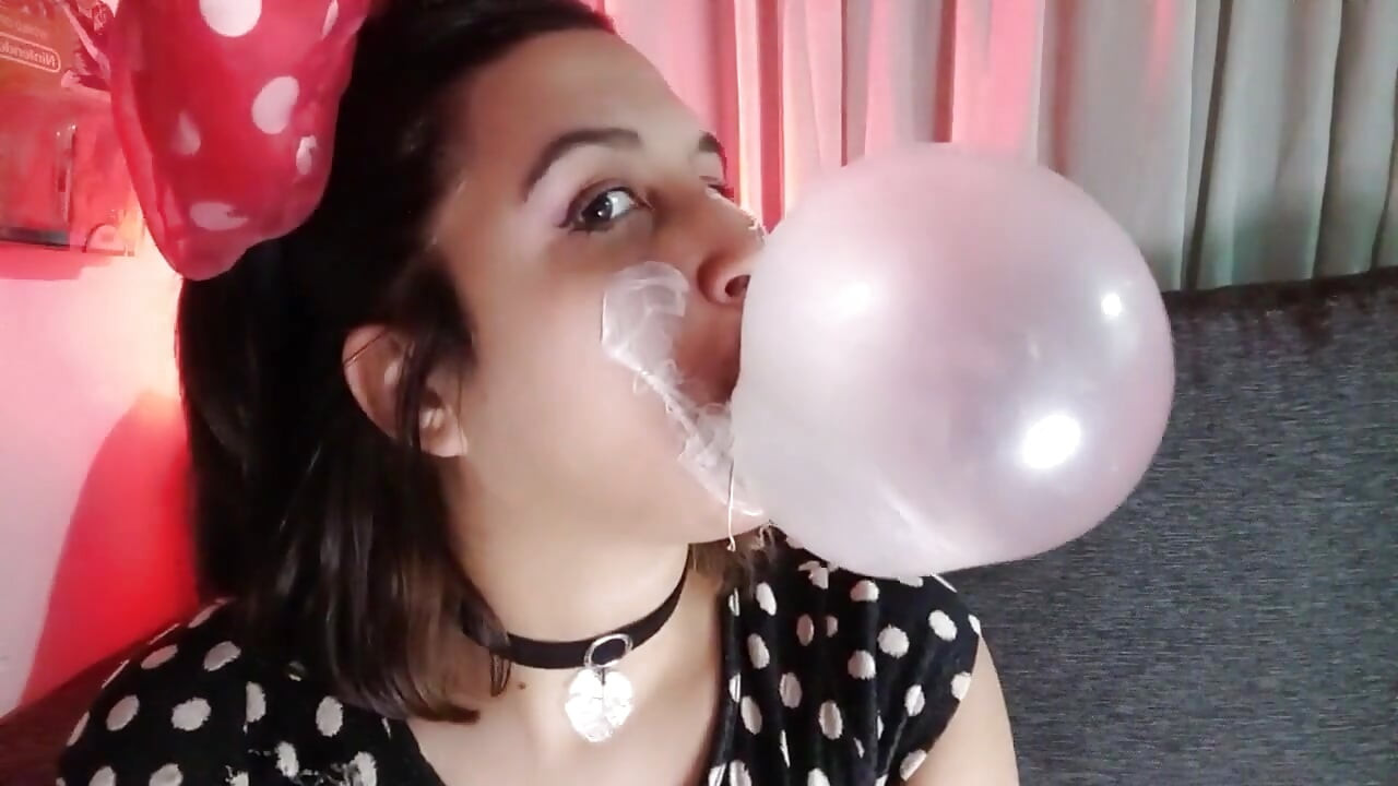 Making a Bubblegum Mess - Minnie Outfit - Bunny Looner