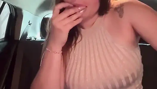 Büyük Poposu Güzel Sarışın Kız Yabancının Arabasında Seks Yapıyor - Kloe the Wonder