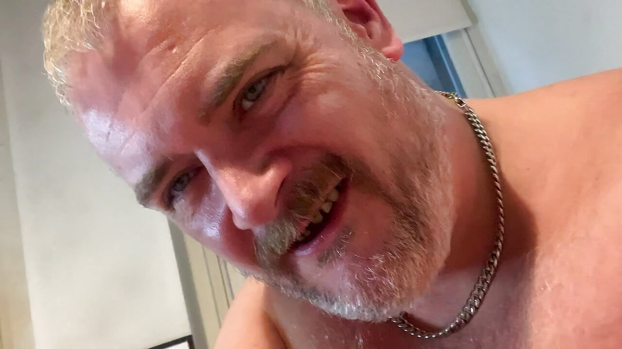 Fat Daddy Pig Wanks shows hole & cums