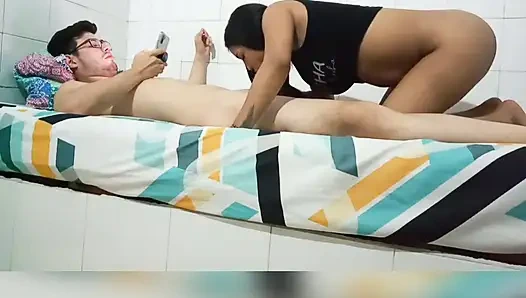 Looking for Cheap Whores, I Meet My Neighbor and I Take Advantage of It and I Fuck Her, She Gave Me a Discount of 10% of What Sh