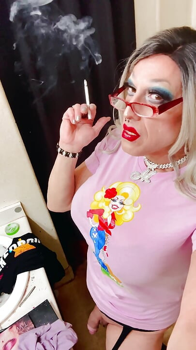Marilyn Loves Dolly Smoking Fetish Tease