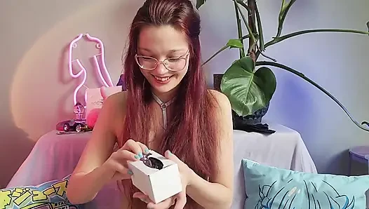 E-girl sex-spielzeug holen! Nettes spielzeug entpackt