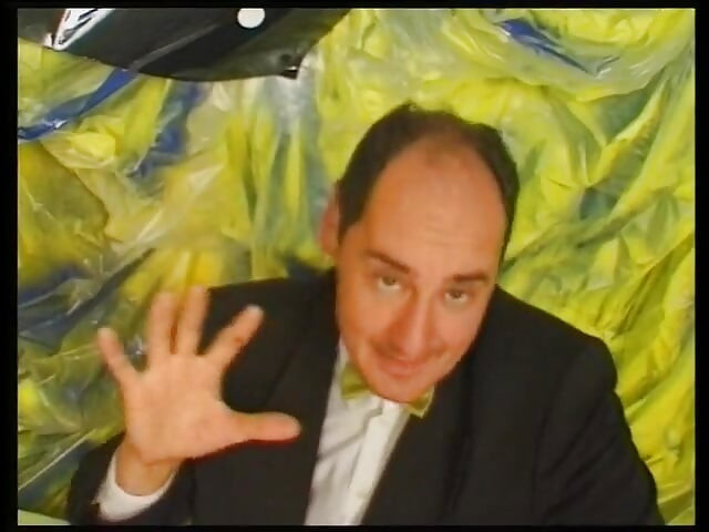 Nasse und schmutzige schlampe in strümpfen und dessous wird geknallt