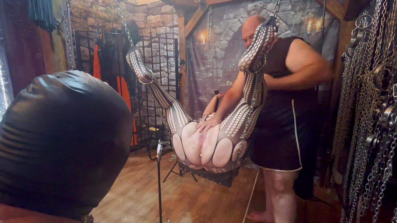 Part 2:- Kitty's treat request from a fan for Lanista to do. Banana in bum, chocolate dildo in fanny!