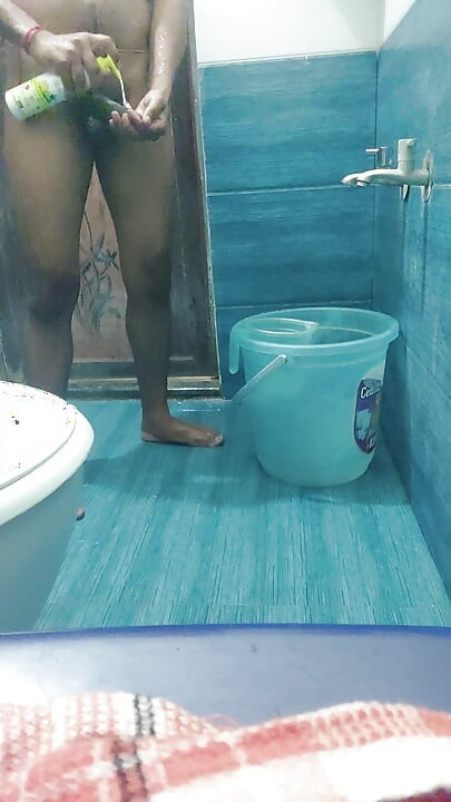 bathroom ke andar me hai Amit ka bahan ko yaad kiya Or unka Chhota chhota chheda me