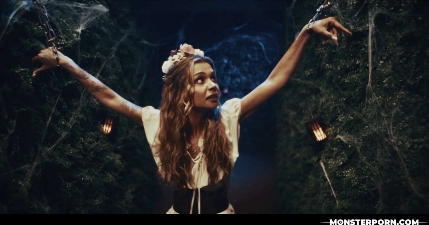 Monster Sex Bdsm Bondage Parody - Futa Minotaur in Medieval Fantasy Fucks Hot Babe Ava Amira