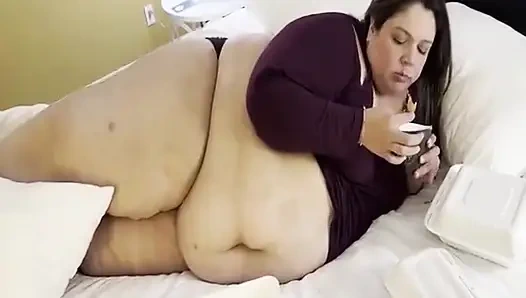 Plump Paradise: Chocolate Strawberry Crpe Seduction - Sd