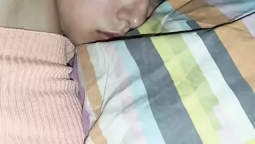 Breaking my girlfriend's teen pussy when she comes to sleep